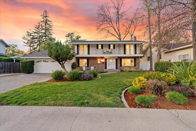 1022 Charleston Cir, Roseville, CA 95661
