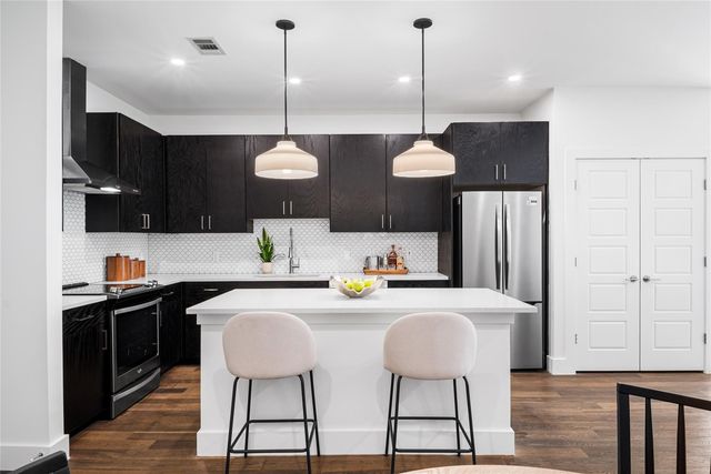 1615 E  7th St #208, Austin, TX 78702