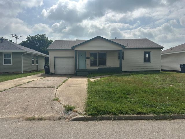 1417 Laverne Ave, Shawnee, OK 74801