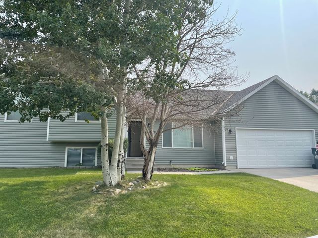 1721 Country Manor Blvd, Billings, MT 59102