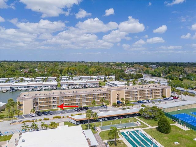 1 Boca Ciega Point Blvd #103, Saint Petersburg, FL 33708