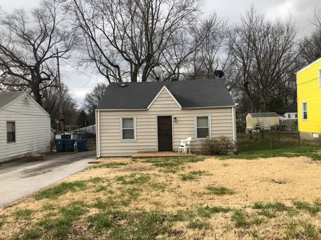 280 Reasor Dr, Saint Louis, MO 63135