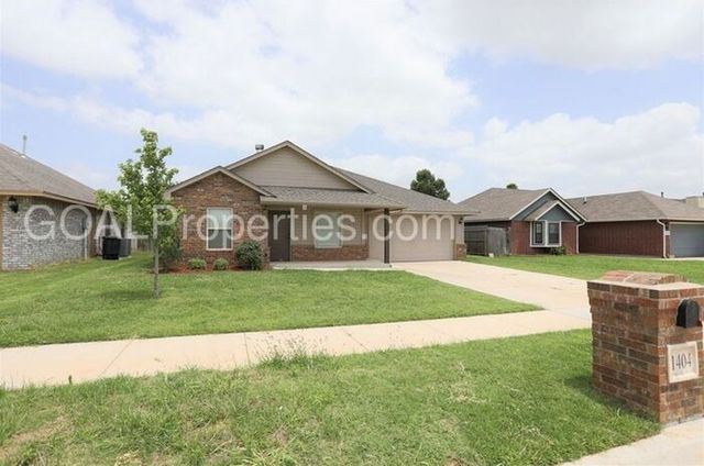 1404 Eagle Dr, Moore, OK 73160