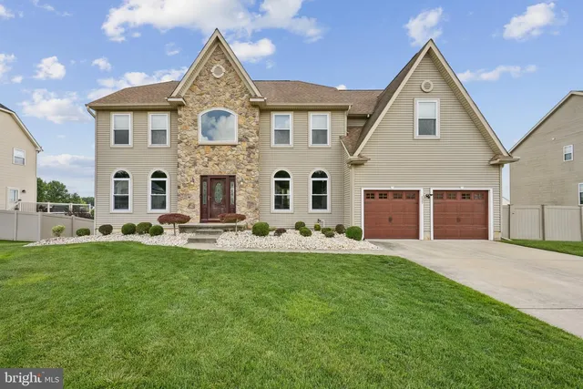 127 White Cedar Dr, Sicklerville, NJ 08081