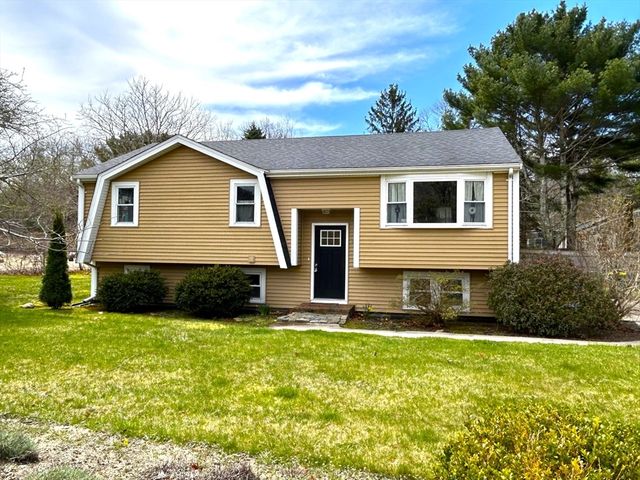 18 Barquentine Dr, Plymouth, MA 02360