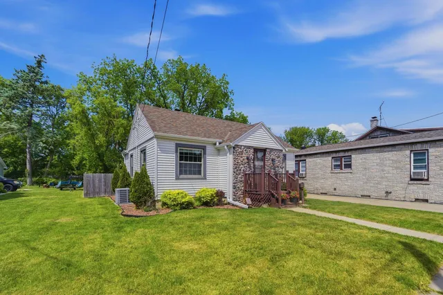 206 W Second STREET, Oconomowoc, WI 53066