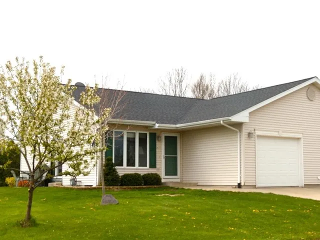 435 Birch Tree Ave, Cedar Grove, WI 53013