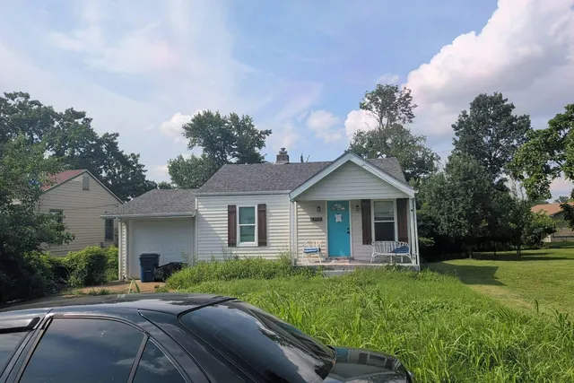 10591 Clarendon Ave, Saint Louis, MO 63114