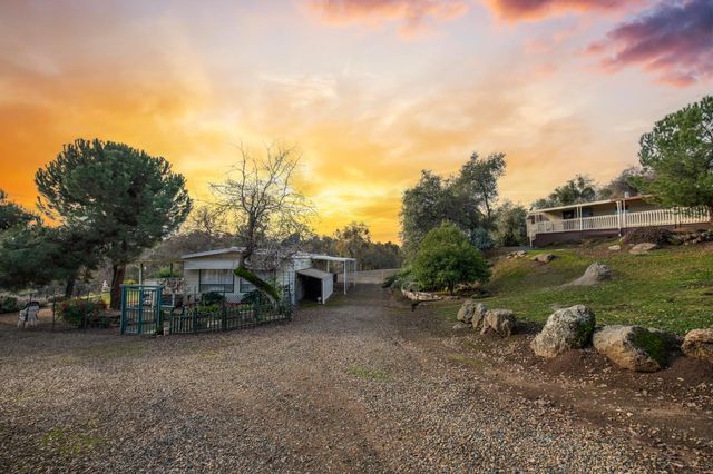 38150 Sumac Ln, Squaw Valley, CA 93675