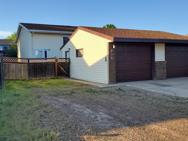 630 28th St W, Dickinson, ND 58601