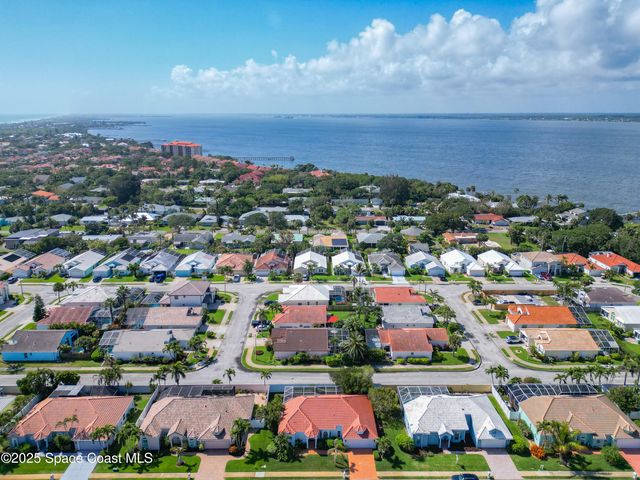 211 Seaview St, Melbourne Beach, FL 32951