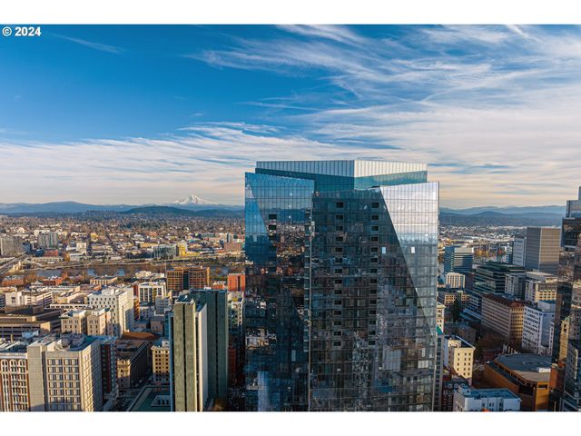 550 SW 10th Ave #2304, Portland, OR 97205