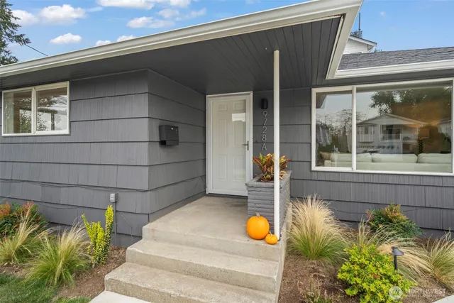 9728 57th Avenue S #A, Seattle, WA 98118