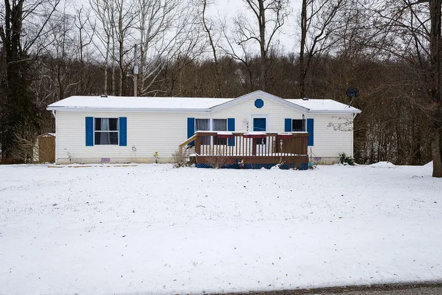 257 Locust Creek Dr, Foster, KY 41043
