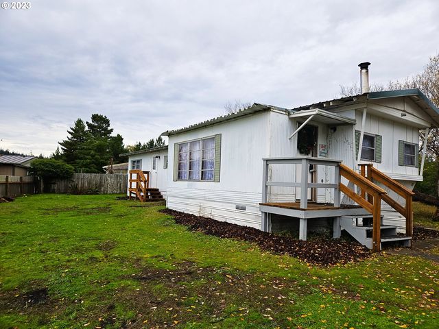 3085 Knott Ter, Coos Bay, OR 97420