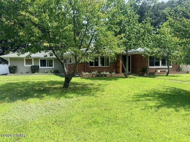 12 Mae Ln, Matamoras, PA 18336