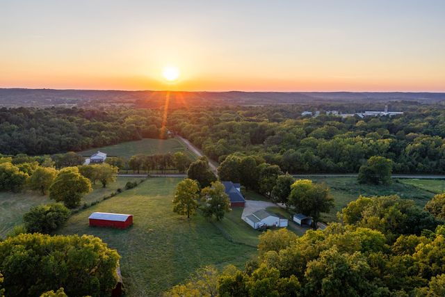 8005 Dry Creek Rd, Mount Pleasant, TN 38474