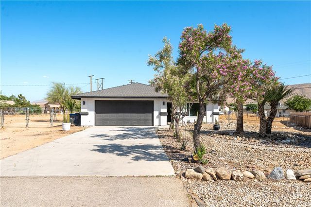 22031 Sauk Rd, Apple Valley, CA 92308