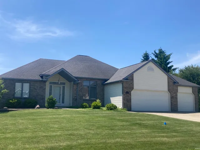 305 Hunters Rdg, Auburn, IN 46706