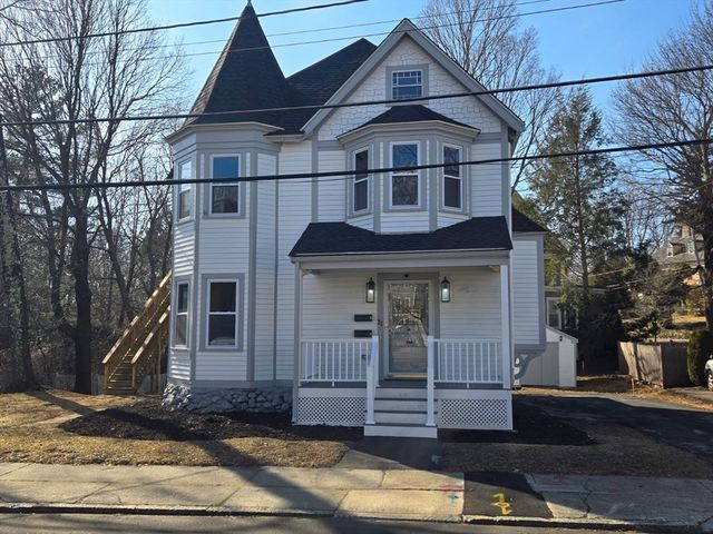 22 Linden St, Reading, MA 01867