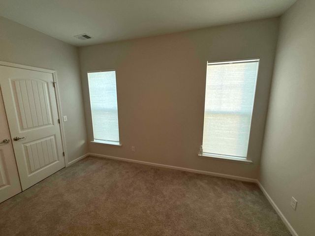 16 Roxbury Dr, Savannah, GA 31407
