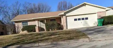 1011 Kent Dr, Gainesville, TX 76240