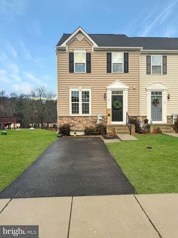 43 Norwood Dr, Falling Waters, WV 25419