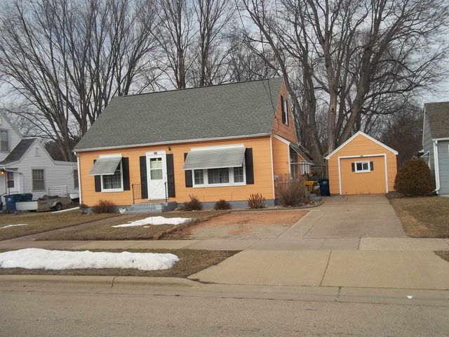 146 10th St, Clintonville, WI 54929