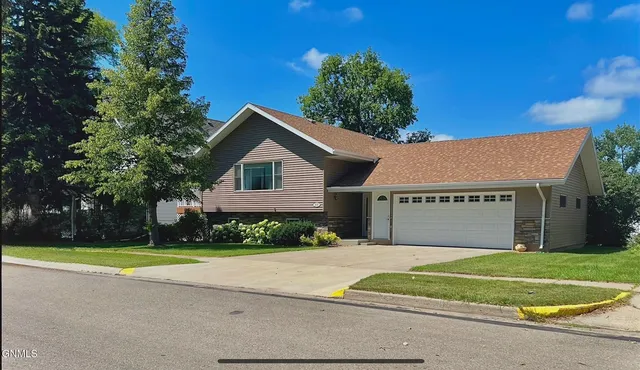 408 Center Ave N, Ashley, ND 58413