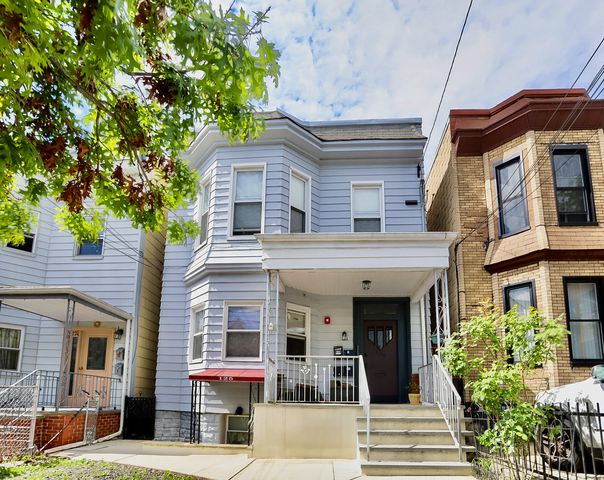 125 Oak St #2F, Weehawken, NJ 07086
