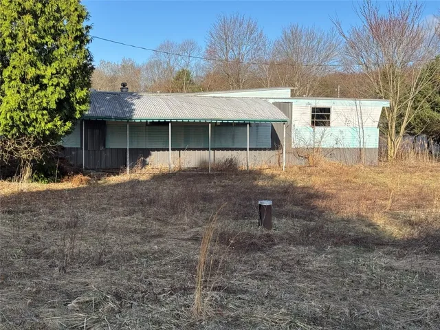 Plymouth Ln, Jamestown, PA 16134