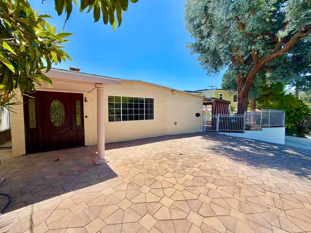 3774 La Crescenta Ave, Glendale, CA 91208