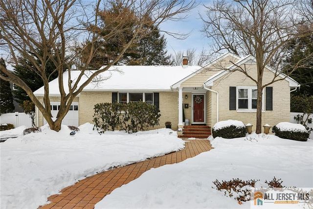 25 Beverly Ct, Metuchen, NJ 08840