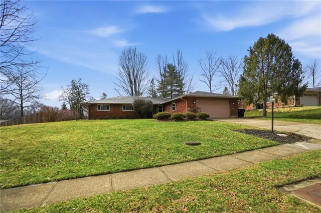1990 Highland Meadows Dr, Dayton, OH 45459