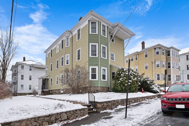 15-15/15A King Philip Rd, Worcester, MA 01606