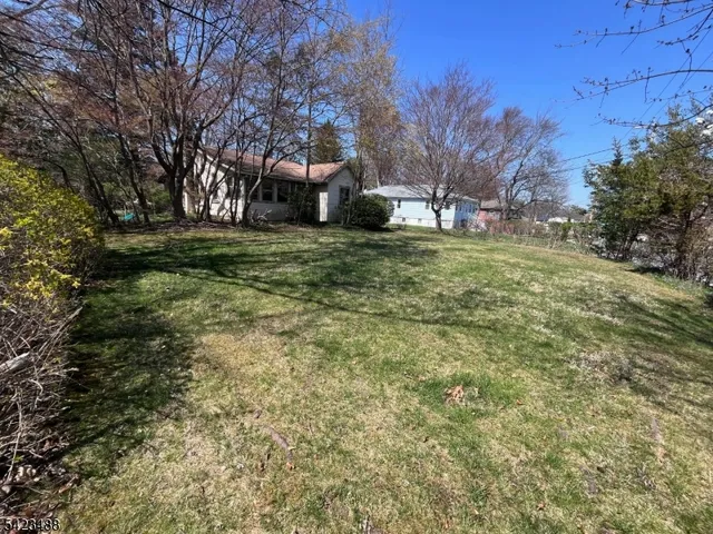63 Reynolds Ave, Whippany, NJ 07981