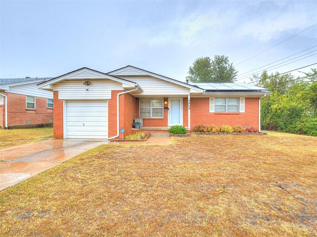 909 Holoway Dr, Midwest City, OK 73110