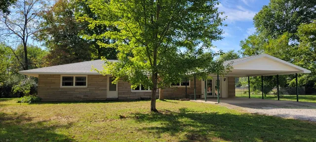 135 E  North Ave, Claremont, IL 62421
