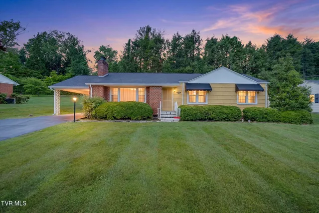 606 Pine Hill Rd, Elizabethton, TN 37643