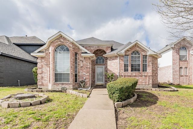 2817 Clearwater Dr, Mesquite, TX 75181