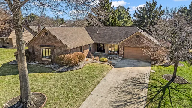 4335 W  Hunters Ridge Ln, Greenwood, IN 46143