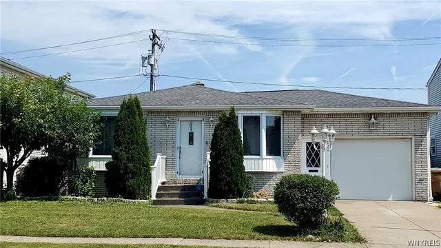 120 Nantucket Dr E, Buffalo, NY 14225
