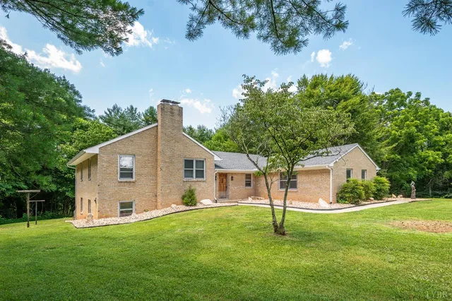 1655 Wingfield Dr, Goode, VA 24556