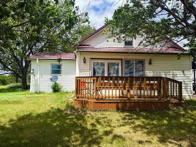 1122 Sparks Ave, Herrick, SD 57538