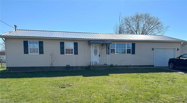 307 Lincoln Dr, Mineral Wells, WV 26150