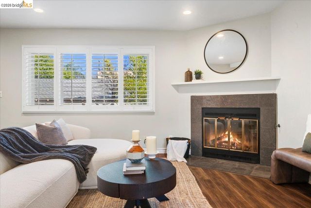 163 N  Parkwood Ave #3, Pasadena, CA 91107