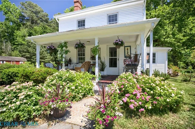 160 Holly Point Rd, Mathews, VA 23109