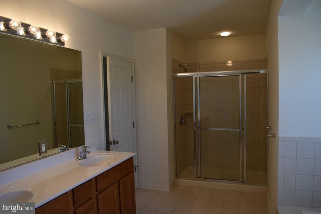 72 Chelsea Ct, Atlantic City, NJ 08401