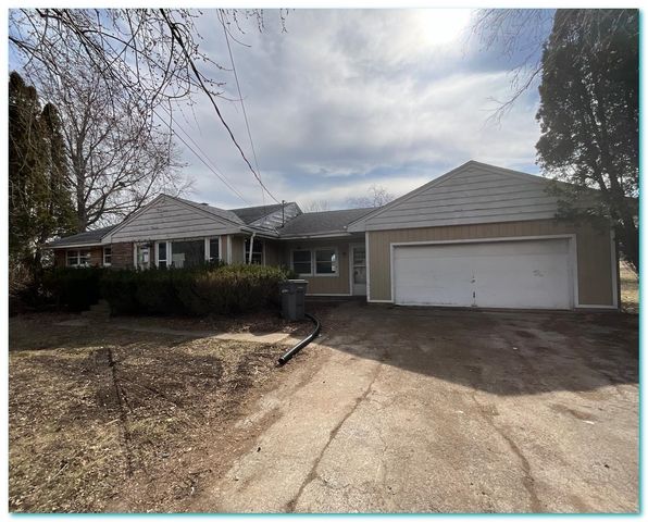 S104W15103 Loomis Dr, Muskego, WI 53150