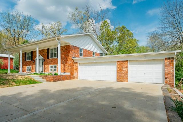 1850 Forest Acres Dr, Madisonville, KY 42431